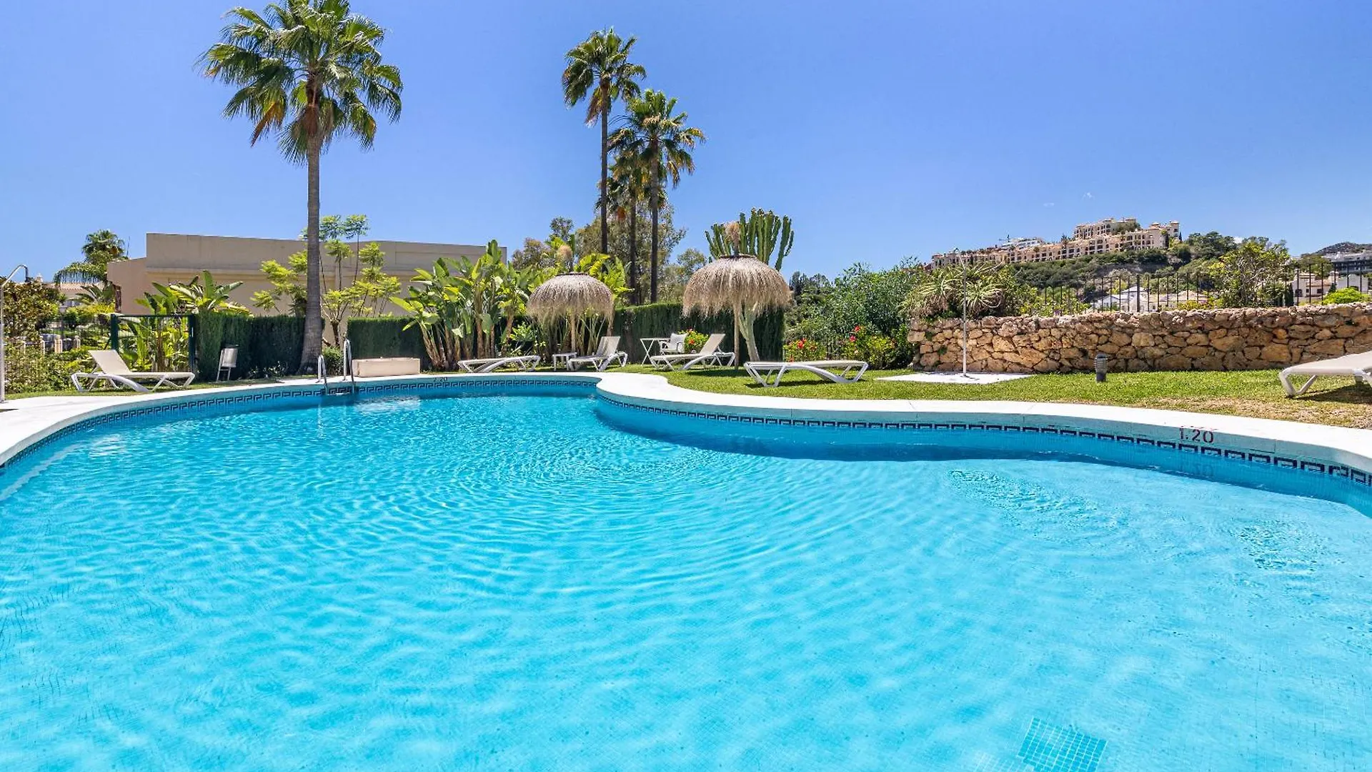 Spacious 3 Bed Home In La Quinta Golf- Marbella Málaga 0*,  Espanha